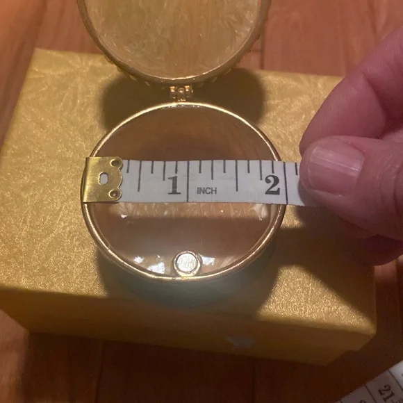 Green and Gold Decorative Trinket Box for keepsakes - Picture 10 of 10